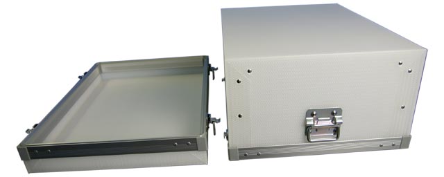 精密機器用セーフティボックス 蓋と身を分けておいた状態